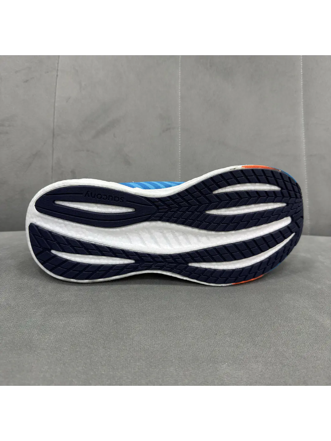 Saucony Trumph 22  4