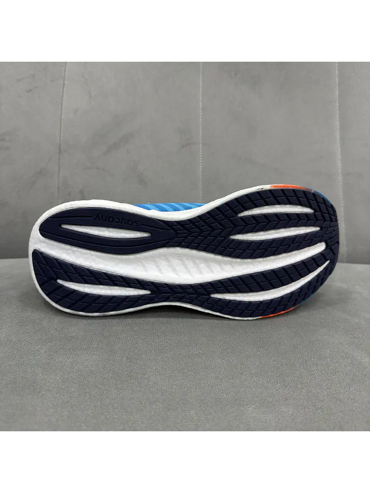 Saucony Trumph 22  4