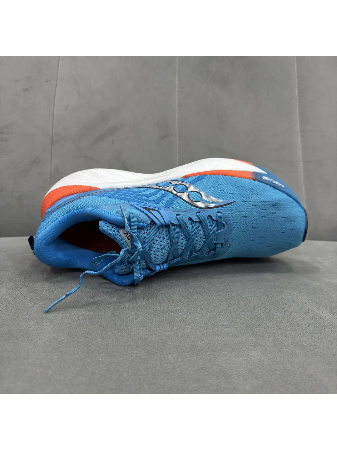Saucony Trumph 22  3