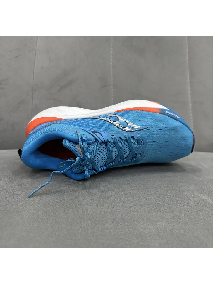 Saucony Trumph 22  3