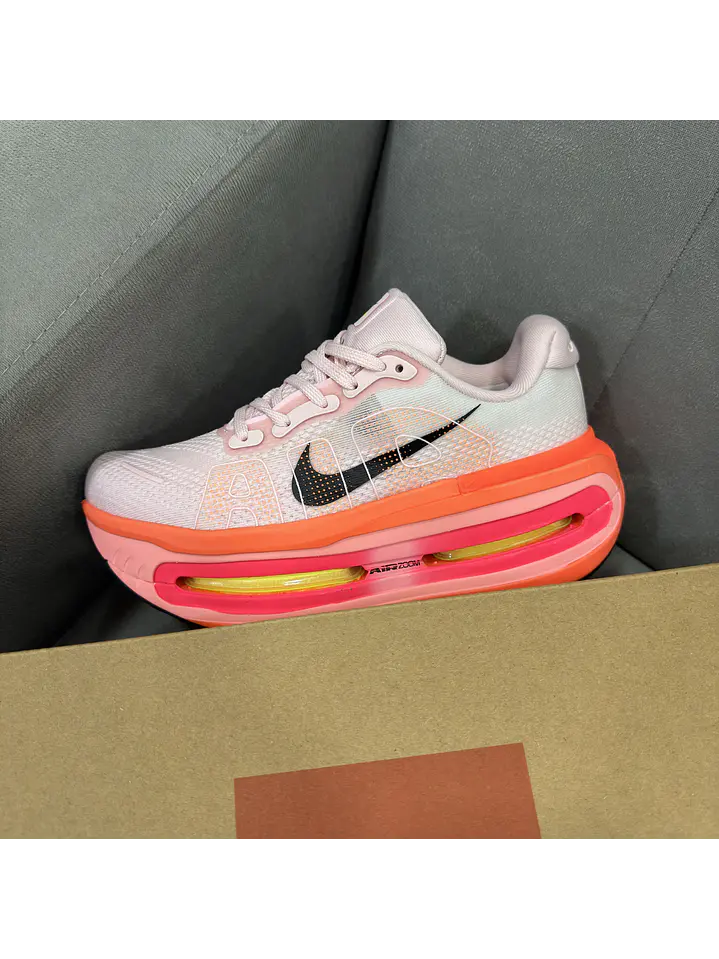 Nike Vomero Premium Pink  1