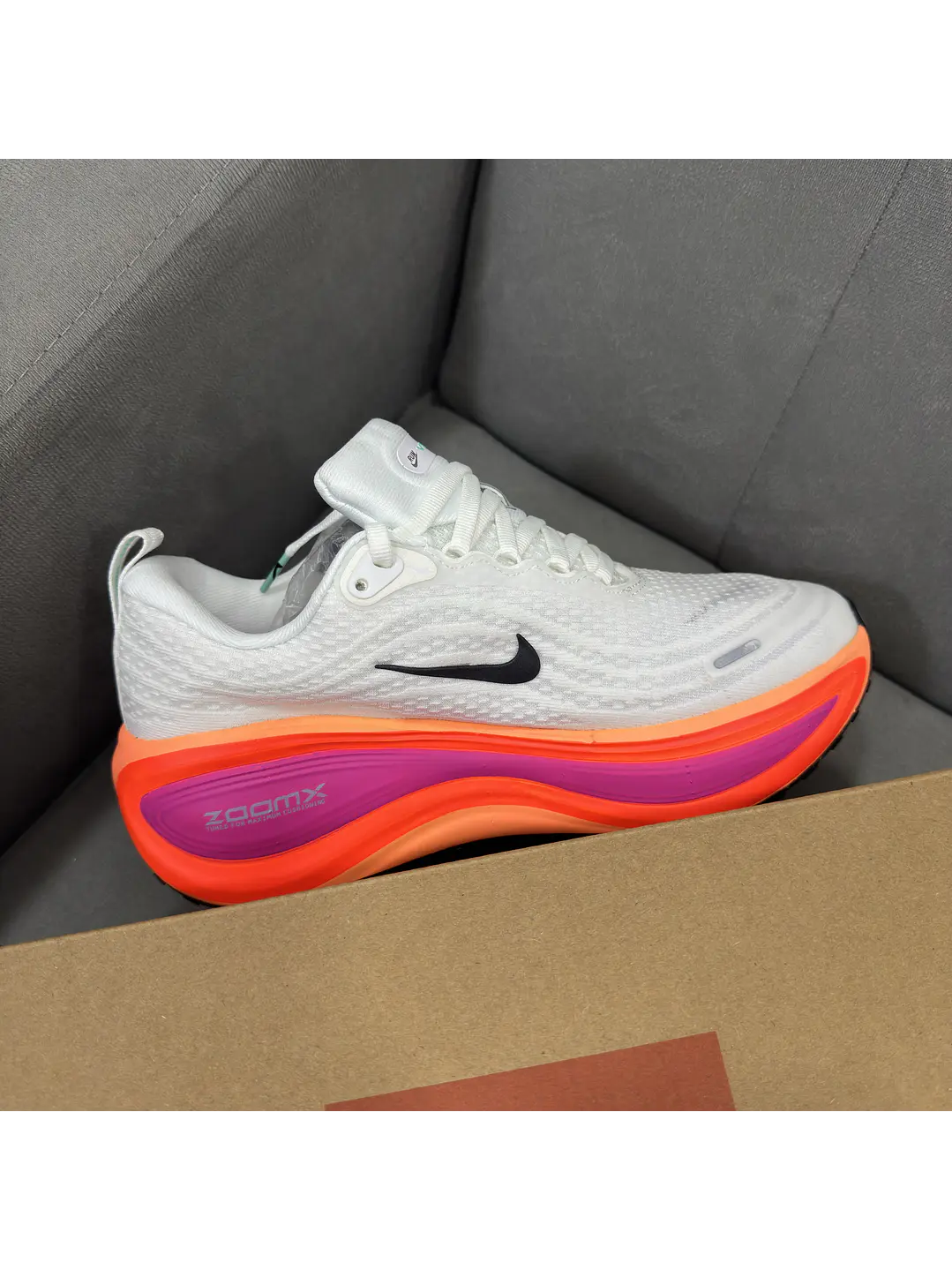 Nike Vomero Plus White Neón 2