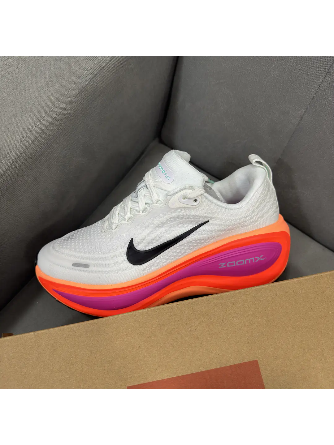 Nike Vomero Plus White Neón 1