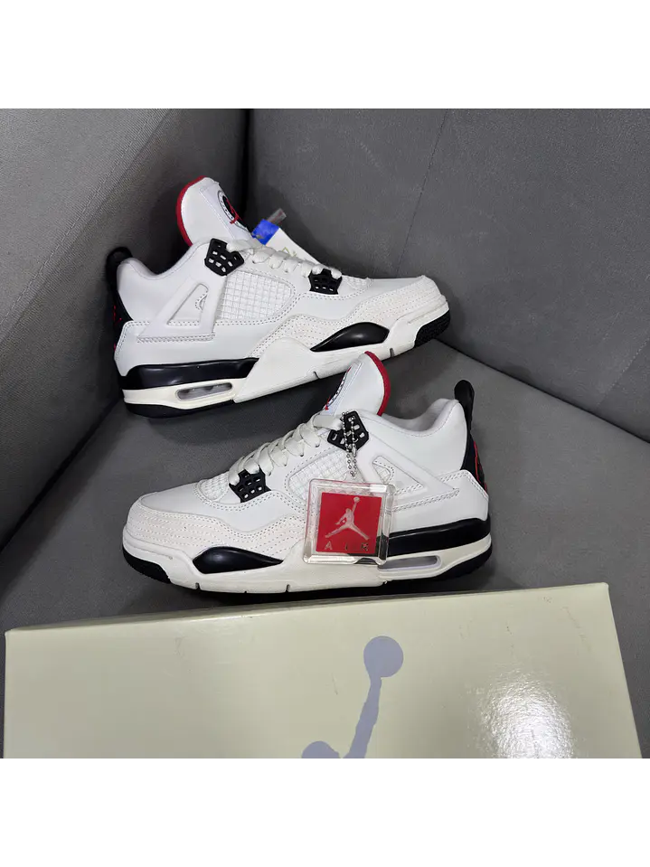 Jordan Retro 4 Flight Club  1