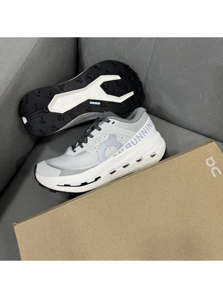 On Cloudultra 3 Gris  4