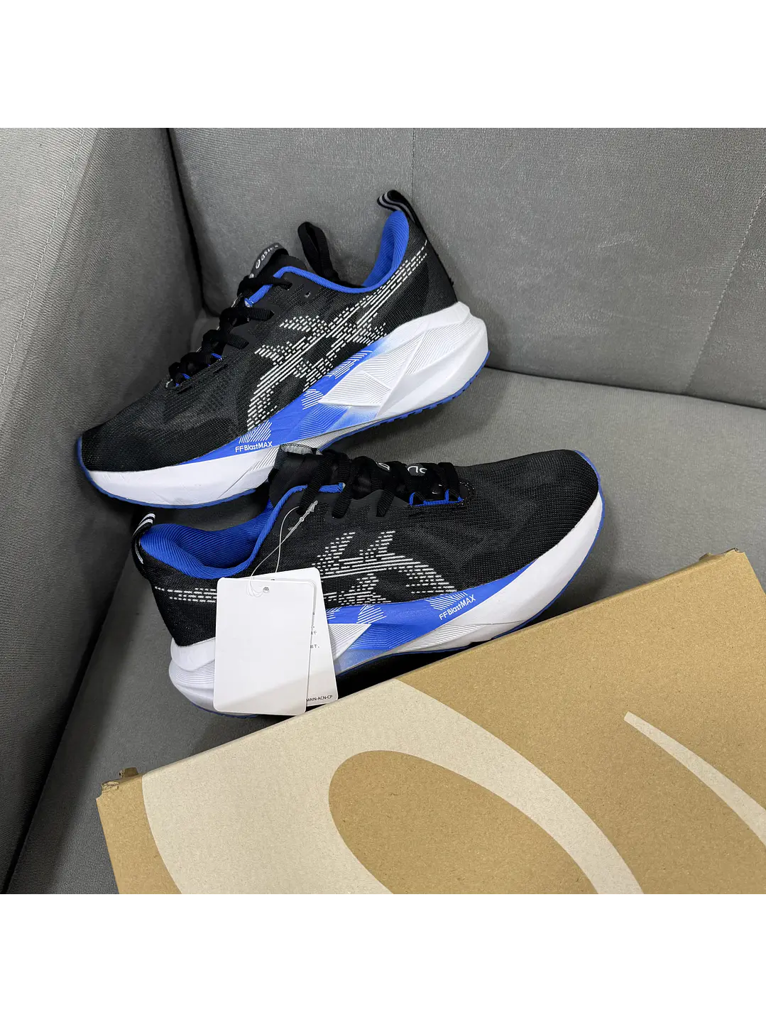 Asics Novablast 5 black blue 1