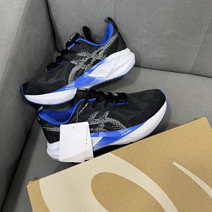 Asics Novablast 5 black blue