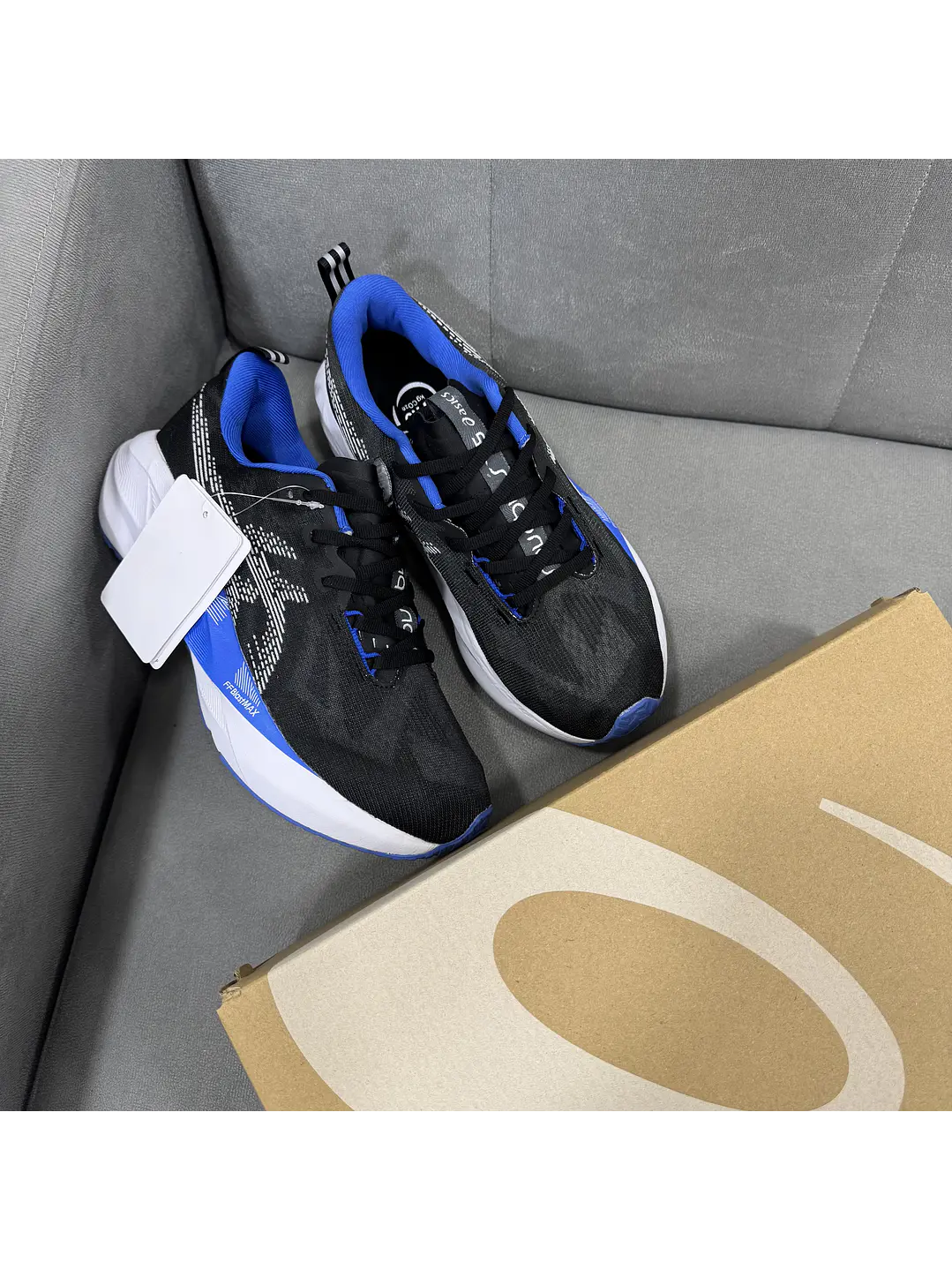Asics Novablast 5 black blue 4