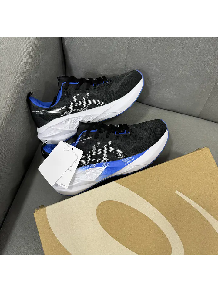 Asics Novablast 5 black blue 2