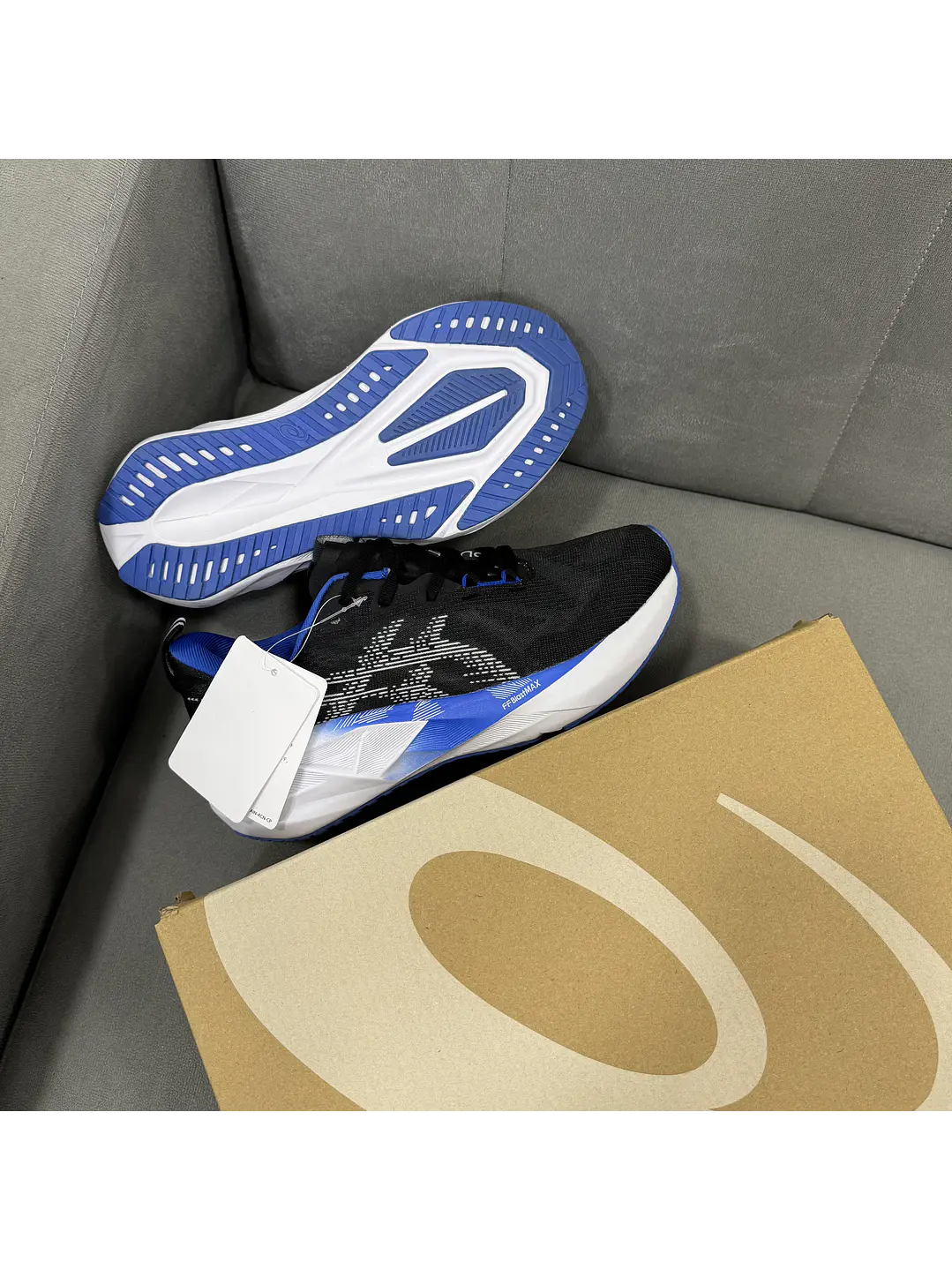 Asics Novablast 5 black blue 3