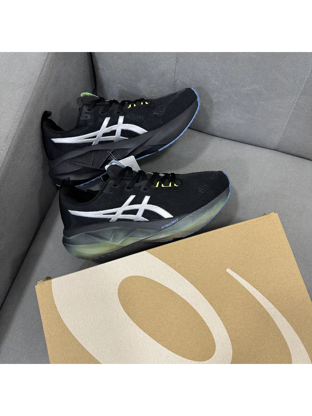 Asics Novablast 5 Black  2