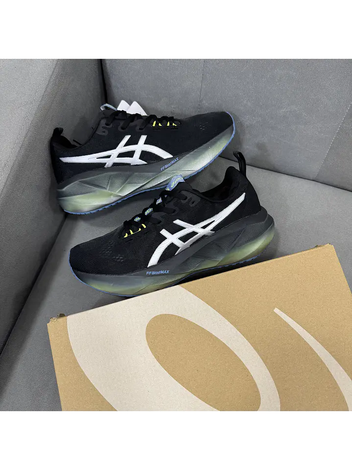 Asics Novablast 5 Black  1