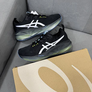 Asics Novablast 5 Black 