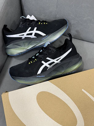 Asics Novablast 5 Black 