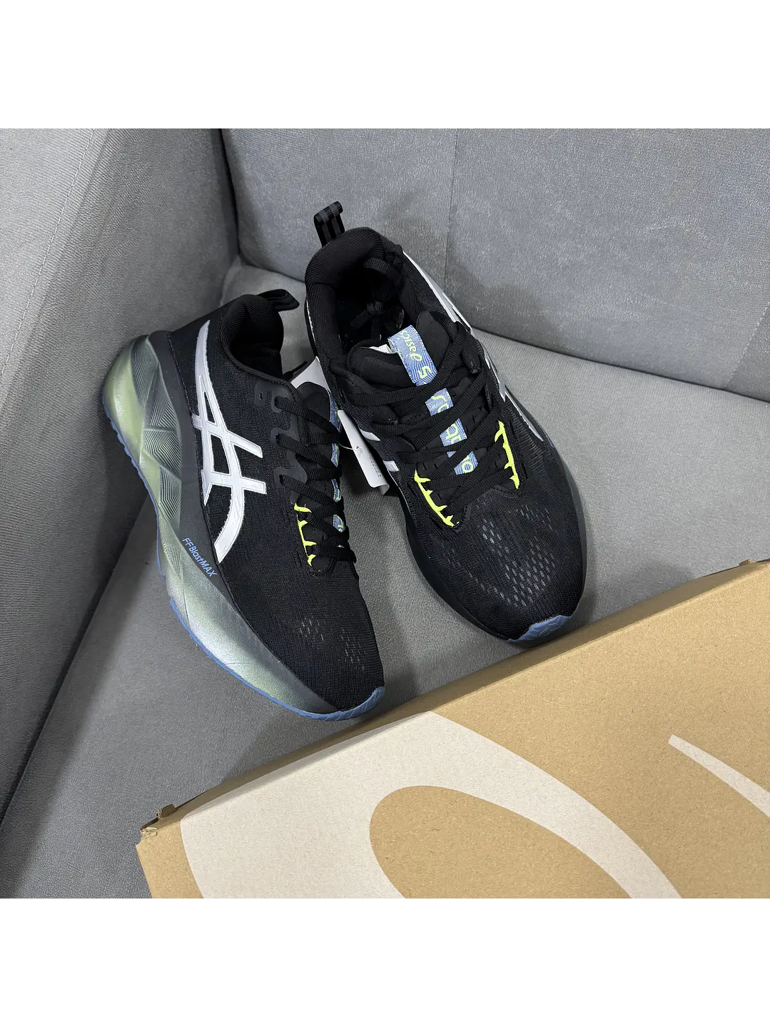 Asics Novablast 5 Black  3
