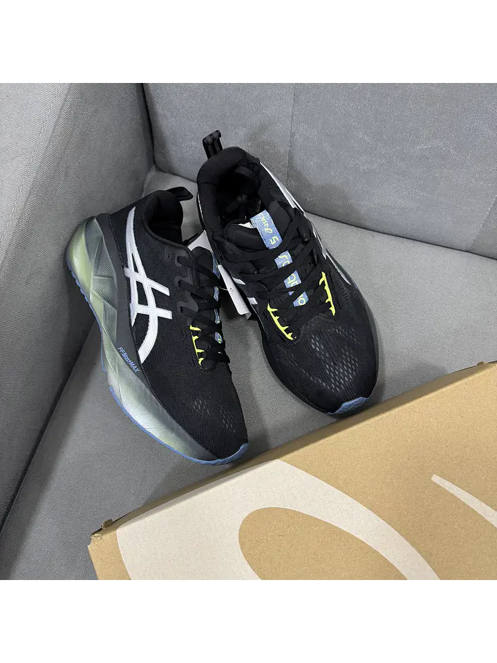 Asics Novablast 5 Black  3