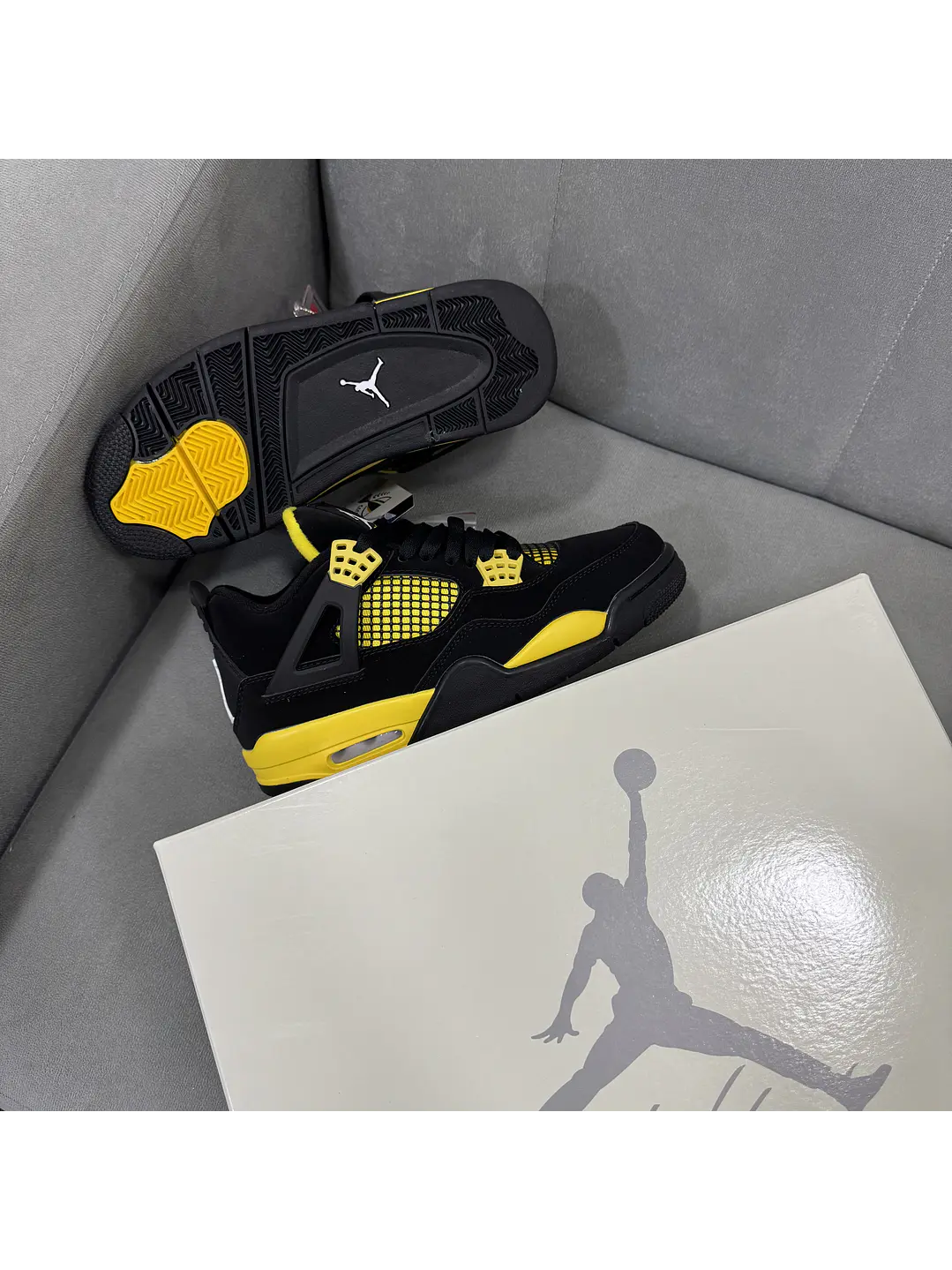 Jordan Retro 4 THUNDER Yellow Black  4