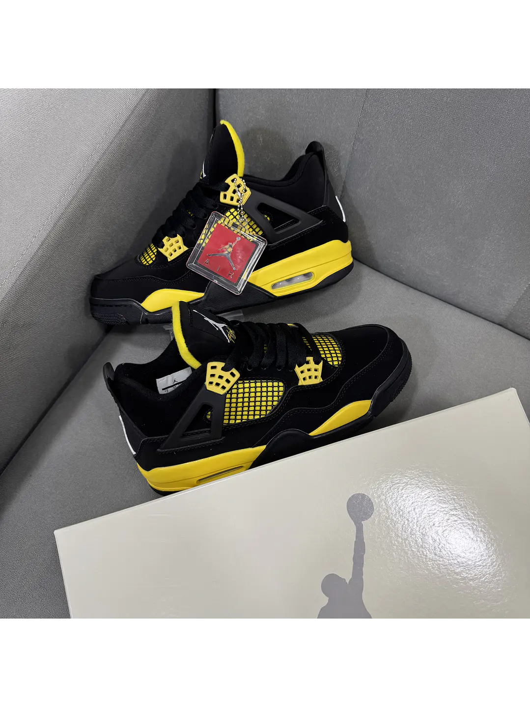 Jordan Retro 4 THUNDER Yellow Black  2