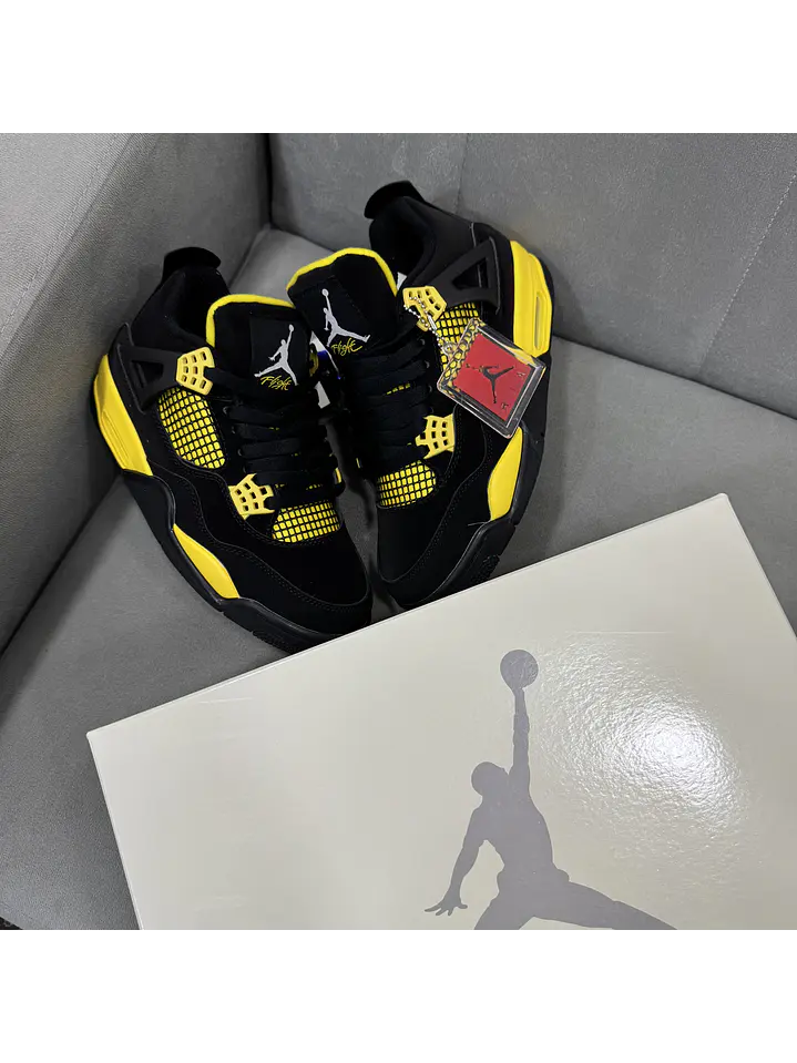 Jordan Retro 4 THUNDER Yellow Black  3