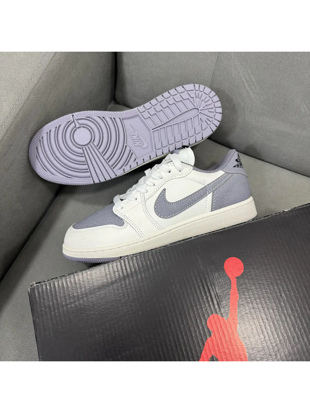Jordan Retro 1 Low Admosphere Grey 3