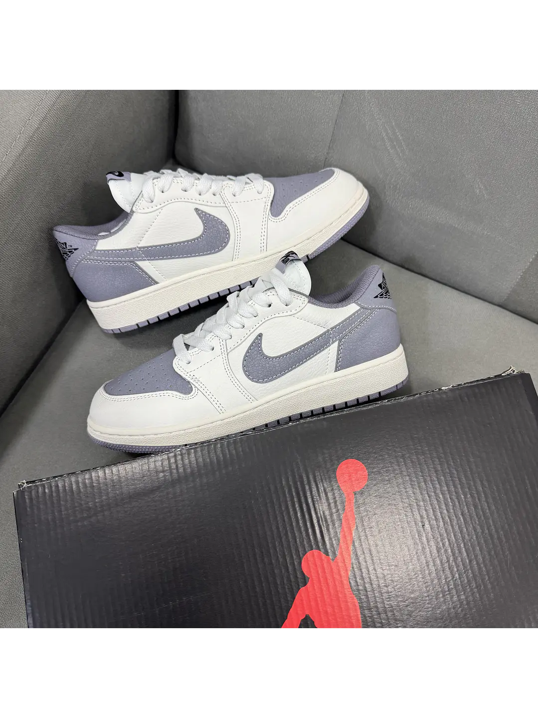 Jordan Retro 1 Low Admosphere Grey 1