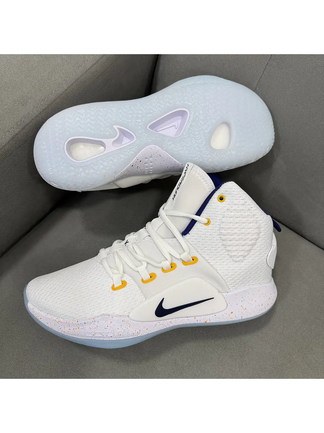 Nike Hyperdunk 2018 White Purple 3