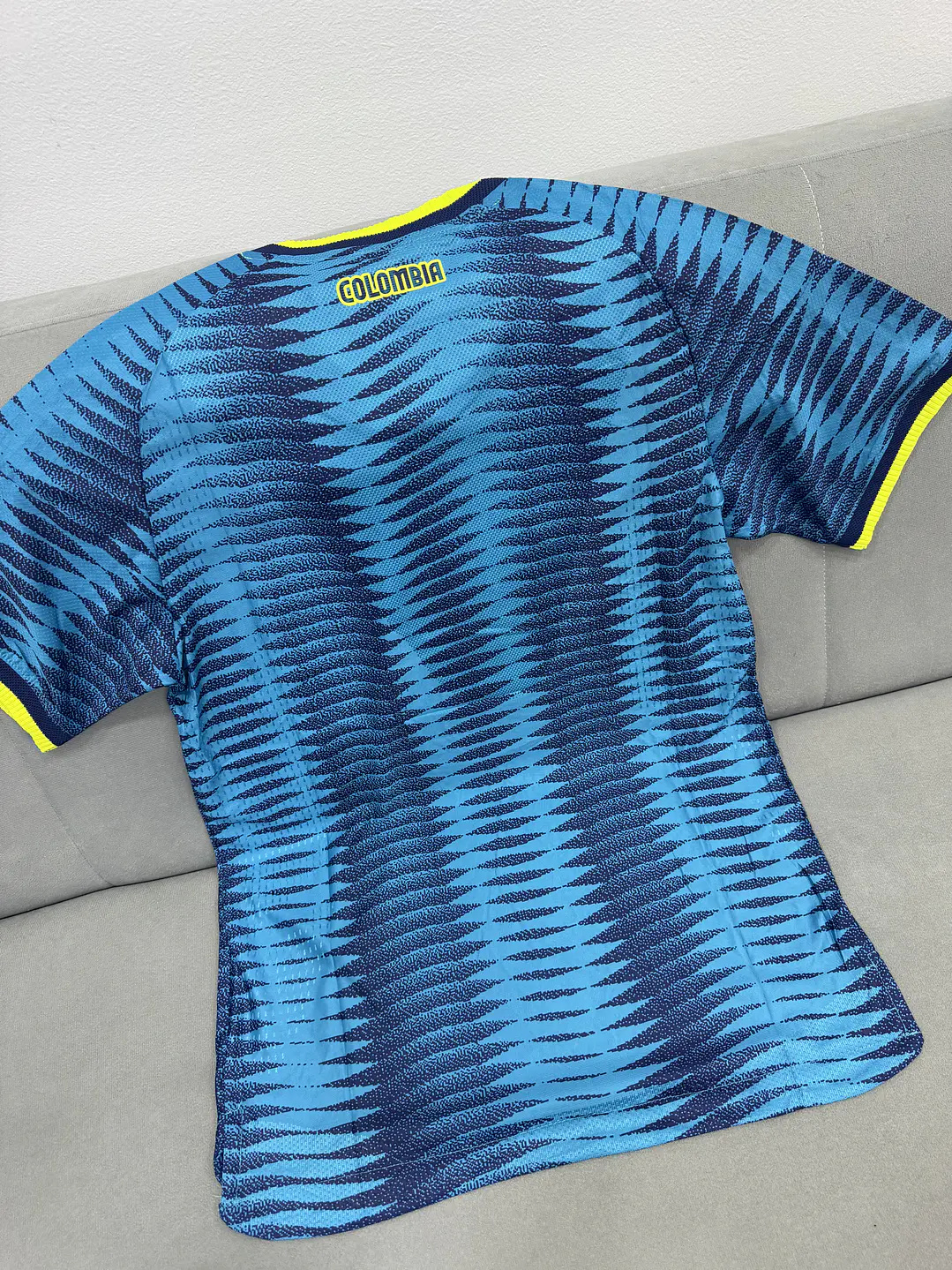 Camisa Visitante Selección Colombia 1.1 Hombre 3