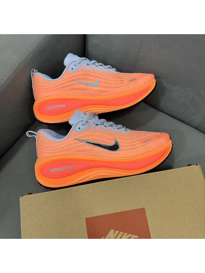 Nike Vomero Plus Orange Neón 3