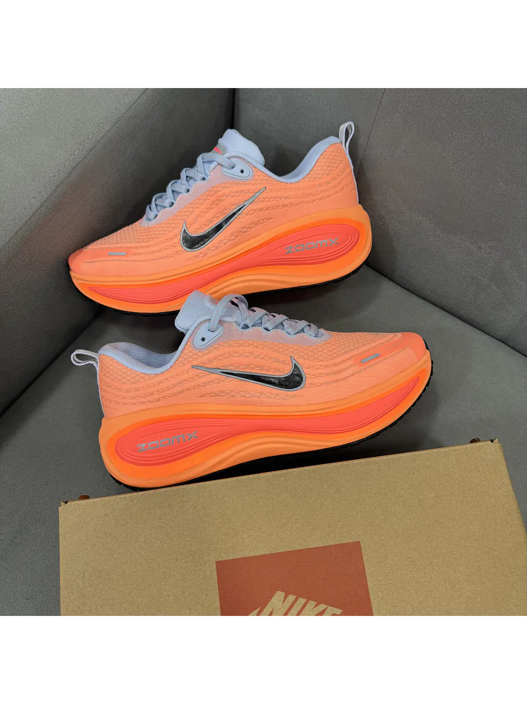 Nike Vomero Plus Orange Neón 1