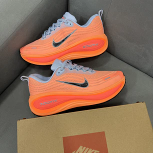 Nike Vomero Plus Orange Neón