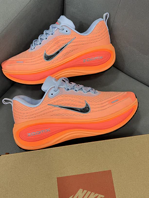 Nike Vomero Plus Orange Neón