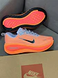 Nike Vomero Plus Orange Neón - Miniatura 2