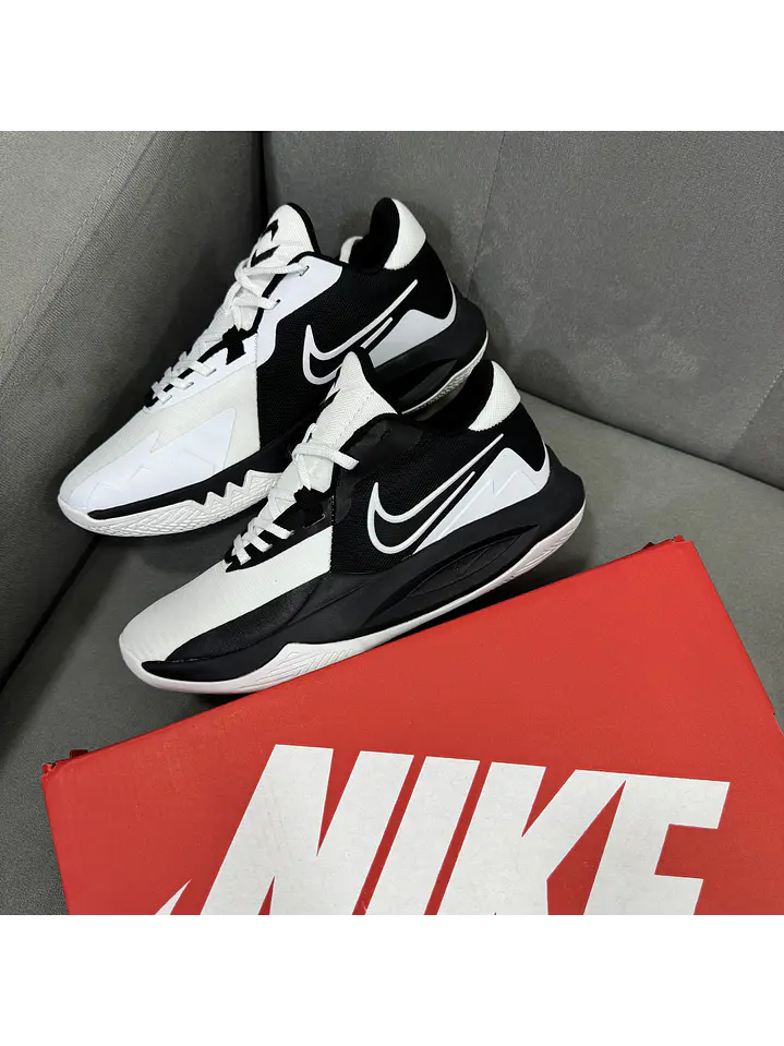 Nike Precisión Black White  3