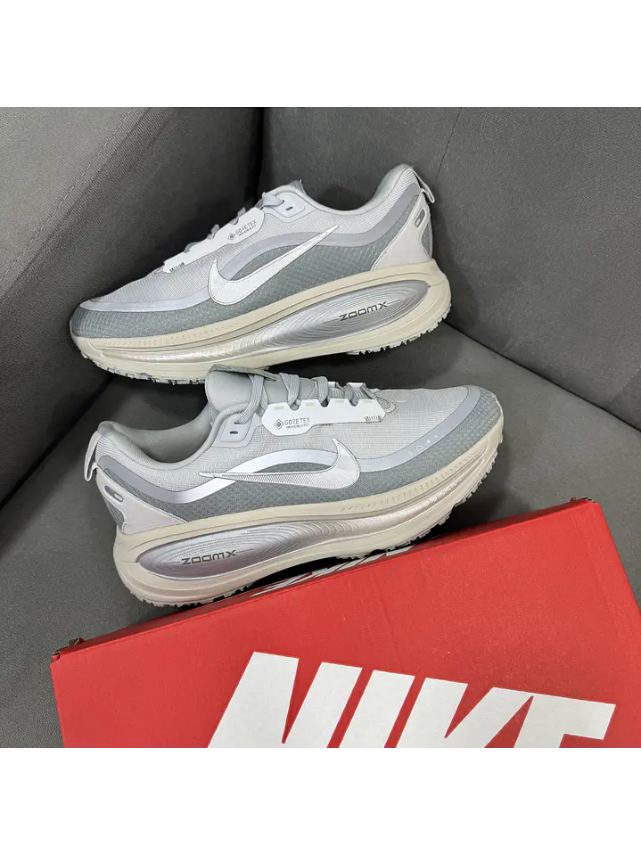 Nike Vomero 18 Gore-tex Gris  1