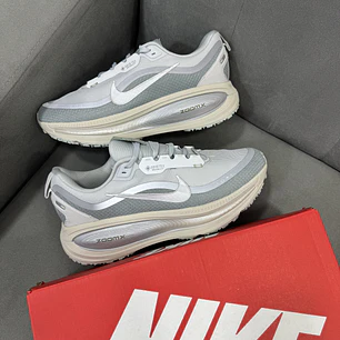 Nike Vomero 18 Gore-tex Gris 