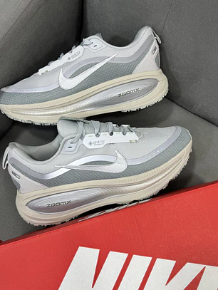 Nike Vomero 18 Gore-tex Gris 