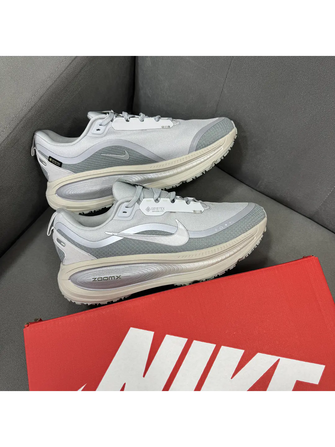 Nike Vomero 18 Gore-tex Gris  2