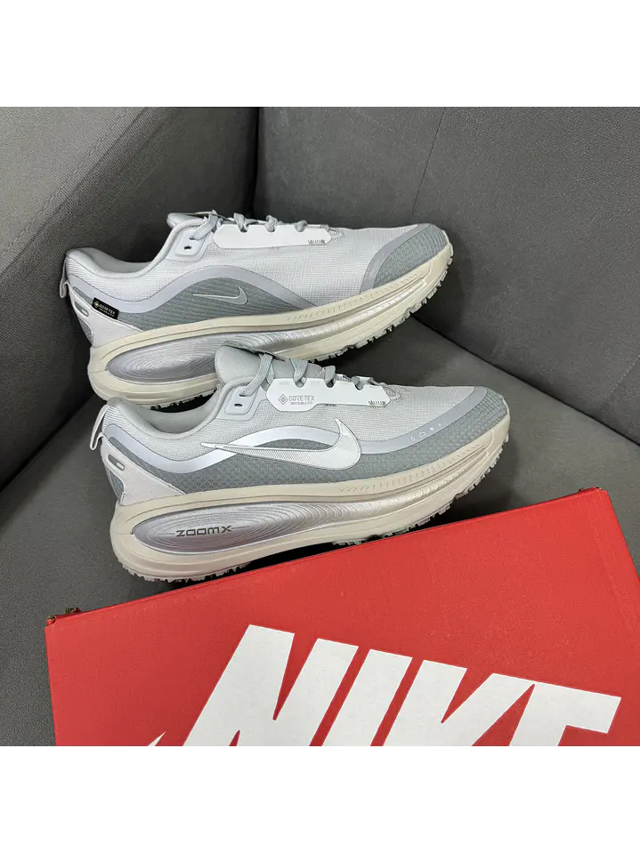 Nike Vomero 18 Gore-tex Gris  2