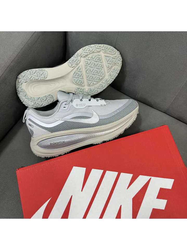 Nike Vomero 18 Gore-tex Gris  3