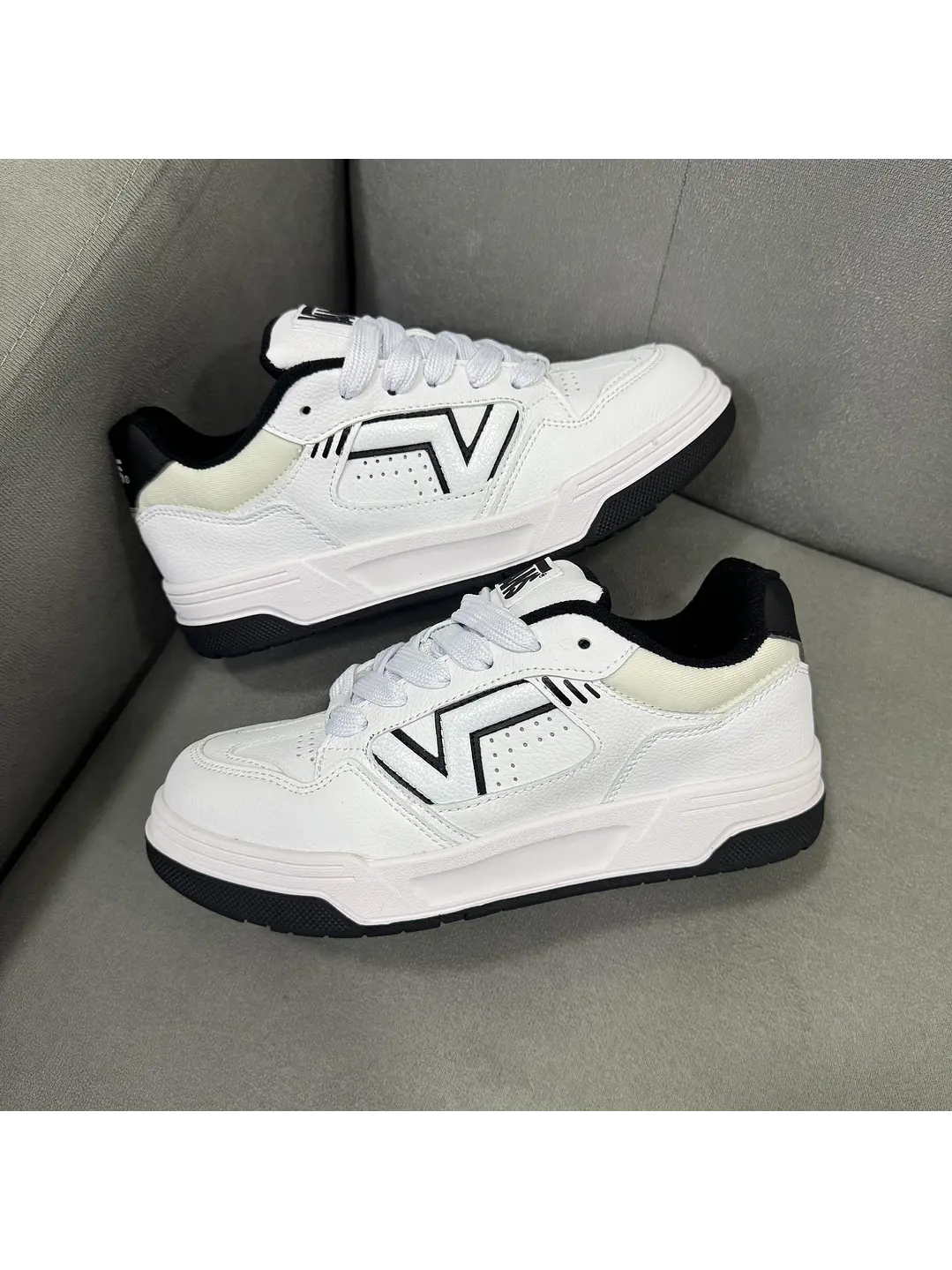 Vans Upland White Black  2