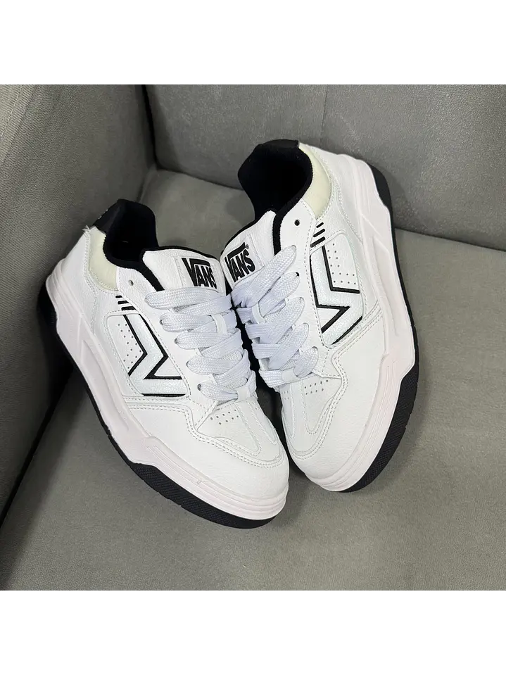 Vans Upland White Black  3
