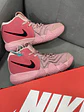 Nike Kyrie Irving 4 Atomic Pink  - Miniatura 1