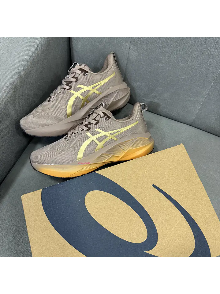 Asics Novablast 5 Brown 2