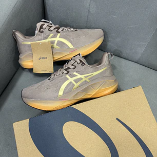 Asics Novablast 5 Brown