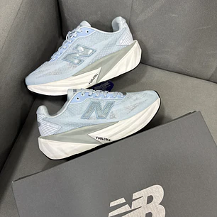New Balance Rebel V5 Cielo