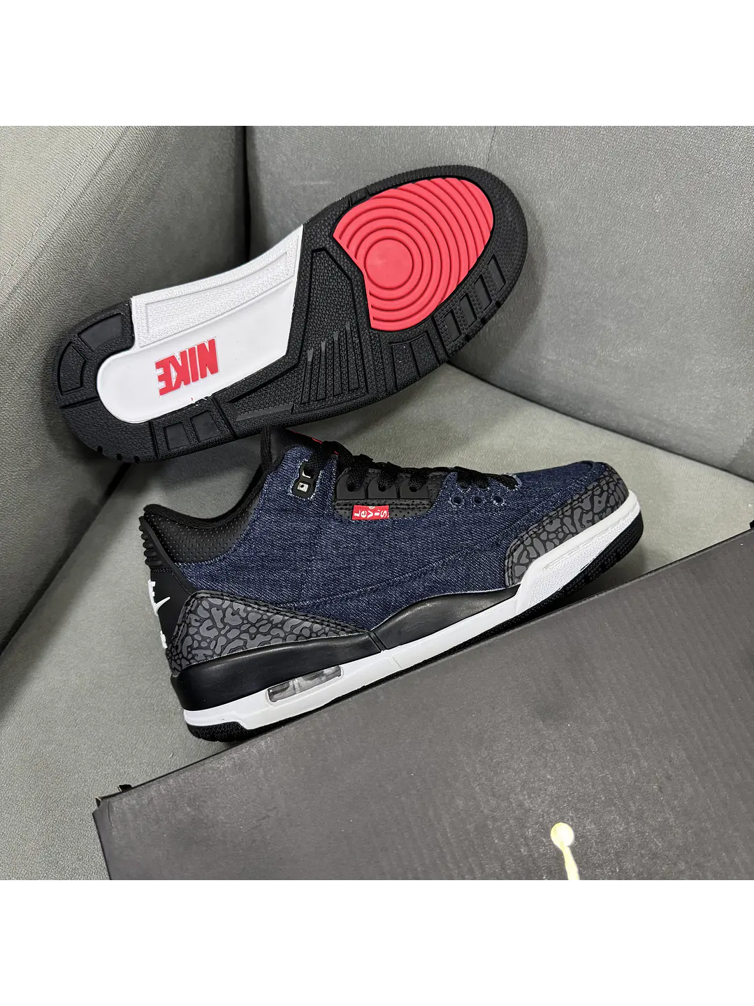 Jordan Retro 3 X Levis Blue  2