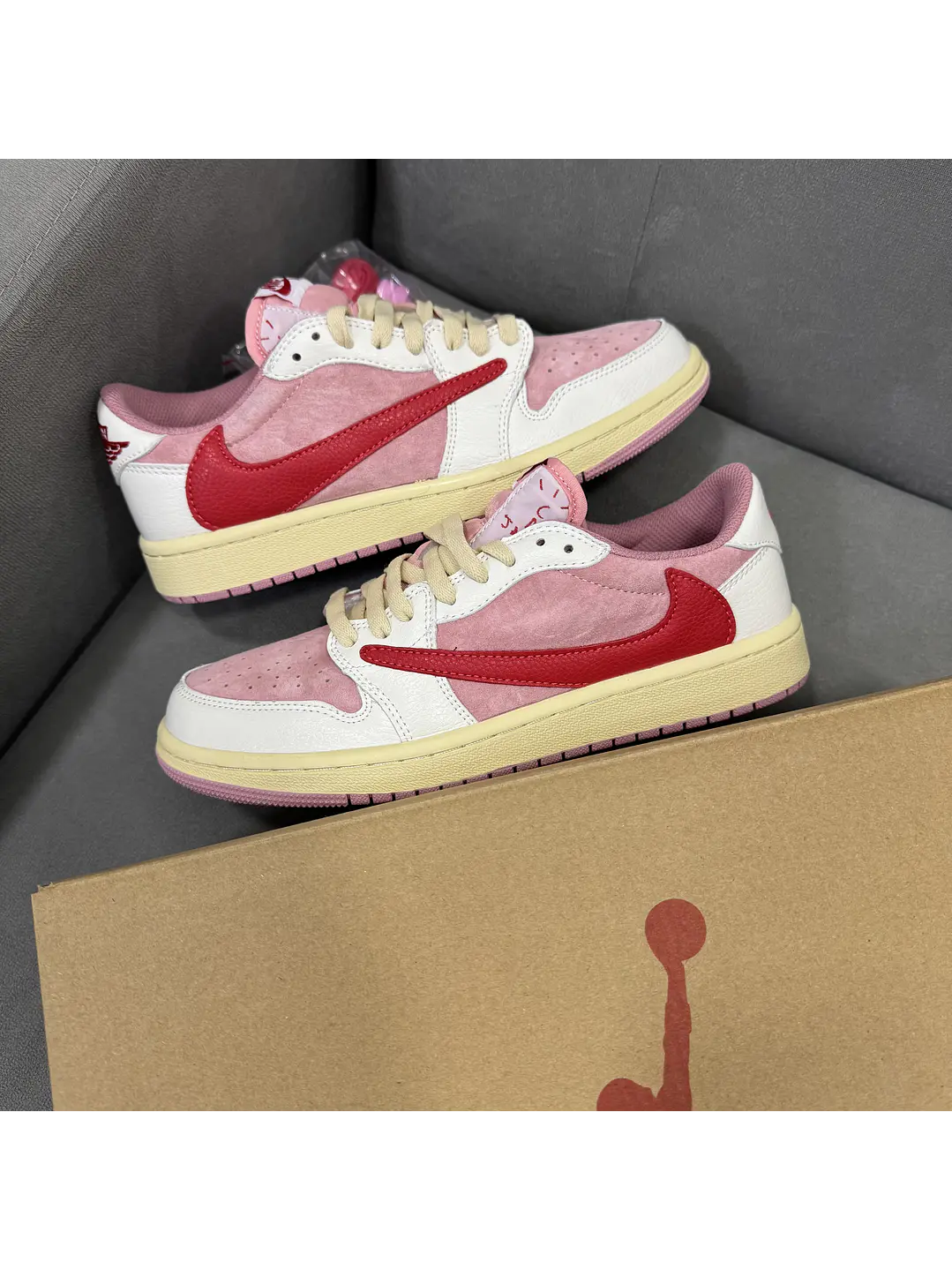 Jordan Retro 1 Low Travis Sail Tropical  1