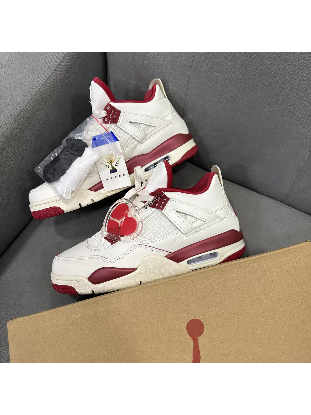Jordan Retro 4 SAN VALENTIN  2