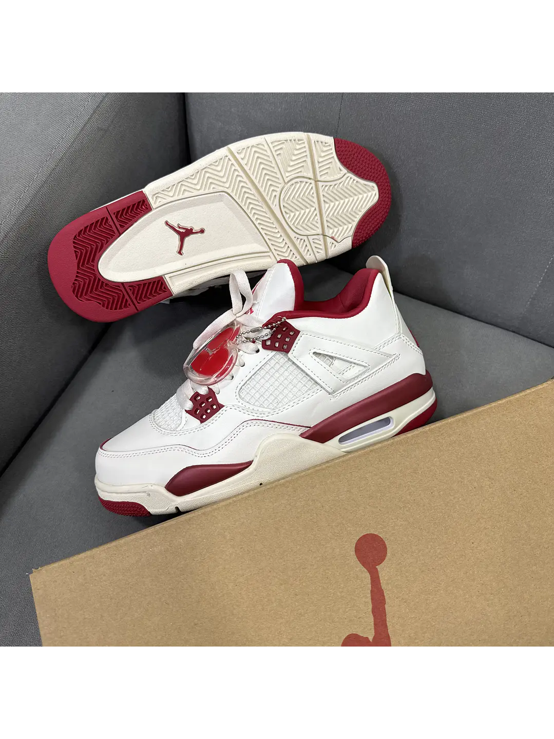 Jordan Retro 4 SAN VALENTIN  3