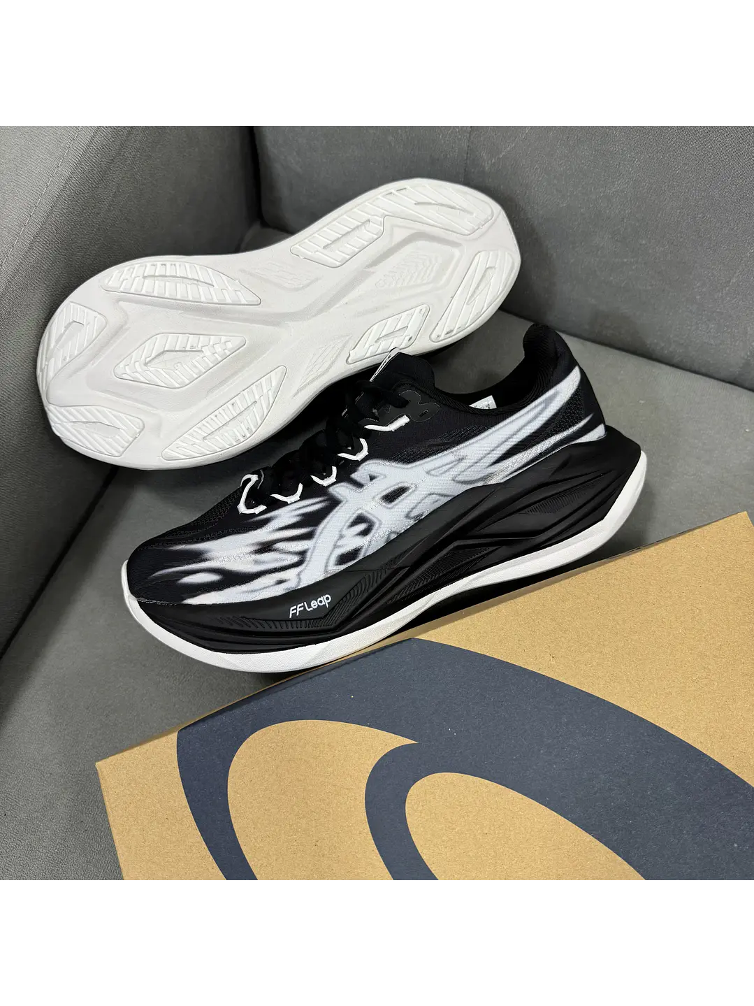 Asics Superblast 3 Negra Blanca 2